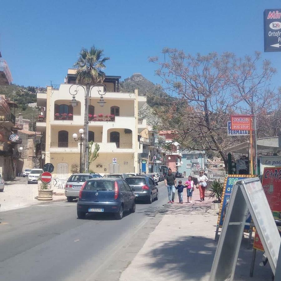 Lucia & Giovanni Giardini Naxos Eksteriør billede